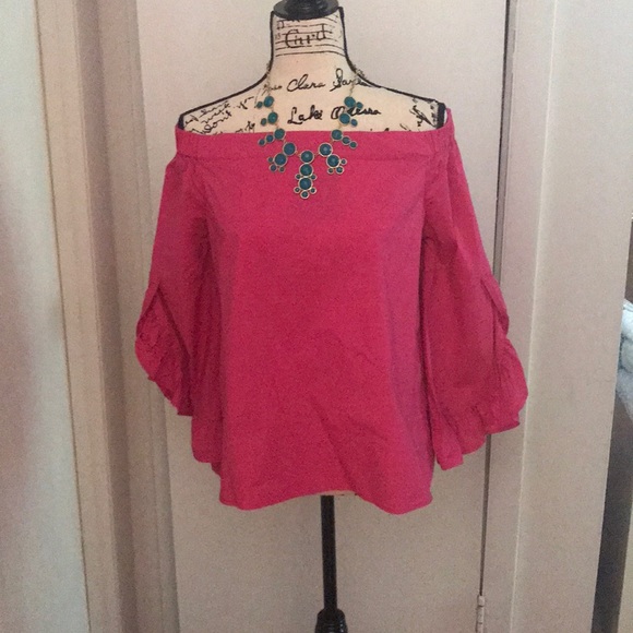 Cupio Tops - 🦋 Cupio hot pink cold shoulder swing ruffle top M